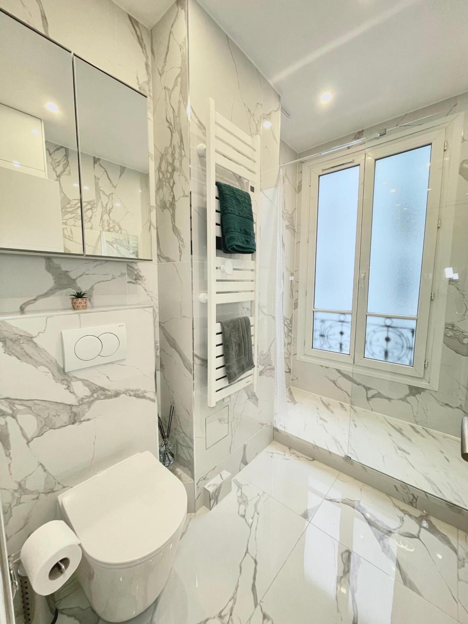 Paris-alesia Super 2 Pieces De 39m2 - Tres Cosy Pour 1 - 5 Personnes Totalement Refait A Neuf -entire Luxurious And Warm -paris Alesia 14eme - Proche Aeroport Paris-orly - Parc Des Expositions Porte De Versailles Free Wifi Gratu Appartamento *